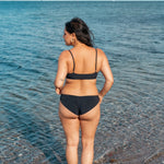 Behagelig sort swimwear top med justerbar stropper