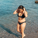 Bæredygtig triangle bikini til kvinder med brug for bryststøtte